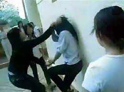 Học sinh giải quyết mâu thuẫn như xã hội đen