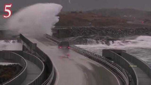 Đứng tim xem clip qua 5 con đường rùng rợn nhất thế giới