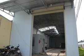 Gia đình ông Trần Văn Truyền tháo dỡ nhà kho