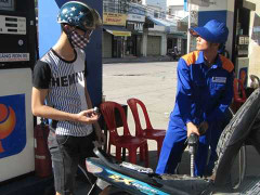 Xăng giảm giá, bao nhiêu doanh nghiệp vận tải giảm cước?