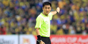 Trọng tài Trung Quốc thích làm khó đội bóng Việt Nam?