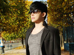 Nathan Lee khoe vẻ điển trai trên đất Pháp