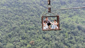 Hai nữ sinh chết bí ẩn trong tư thế treo cổ