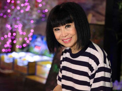 Danh ca Bạch Yến tự tay làm bánh mì tặng người nghèo