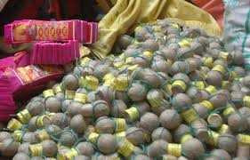 Gom mua 1 tấn pháo lậu từ Lào 'tuồn' về Việt Nam