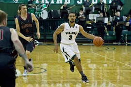 Cầu thủ gian xảo giả vờ bắt tay, cướp bóng ghi điểm