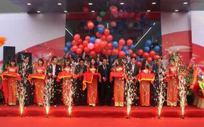 Pico Phúc Yên 'quá tải' trong ngày khai trương