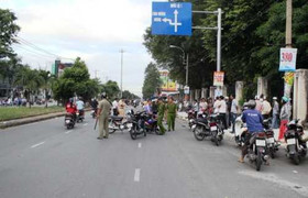 Xe máy tông xe đạp, người bán vé số dạo tử vong