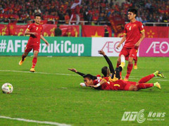 Hàng thủ tuyển Việt Nam mắc sai lầm liên tiếp