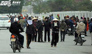 Việt Nam-Malaysia: Phe vé bị bắt, giá vé chợ đen bắt đầu giảm