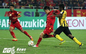 Công Vinh lập cú đúp, tuyển Việt Nam vẫn thua choáng váng Malaysia