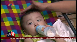 Câu chuyện phía sau vụ bé 2 tuổi bị bỏ rơi trên taxi