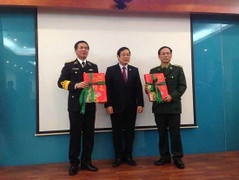 Bộ TT&TT tặng hơn 3.000 cuốn lịch cho chiến sĩ ở biên giới, hải đảo