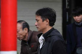 Ôm bom xăng cố thủ trong nhà: Đã đưa một đối tượng ra ngoài