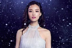 Nghê Ni khoe vẻ đẹp lộng lẫy