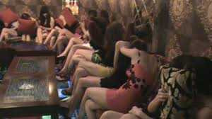 Bắt quả tang tiếp viên chiều khách 'tới bến' tại quán karaoke