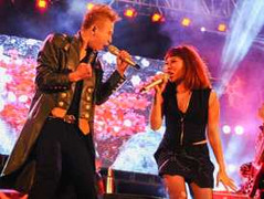 Hà Trần phiêu hết mình cùng Ngũ Cung