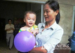 Bé 2 tuổi bị bỏ rơi trên taxi: Mẹ được ra trại cai nghiện nhận con