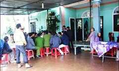 Để lại bức thư, người phụ nữ treo cổ trong phòng tắm