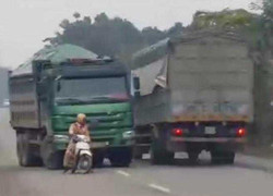 Clip: Xe quá tải táo tợn chống lệnh CSGT