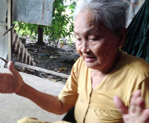 Cụ bà 81 tuổi 4 lần đập chết độc xà