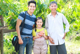 Phùng Ngọc Huy trải nghiệm du lịch miền Tây bằng xe lam