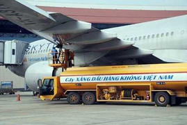 Giá xăng xuống đáy, máy bay làm ngơ giảm giá vé