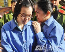 ‘Siêu lừa’ Huyền Như phờ phạc đến phiên tòa phúc thẩm