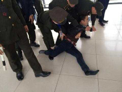 'Thượng đế' phê thuốc, quậy tưng sân bay Nội Bài