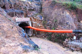 Sập hầm thuỷ điện Đạ Dâng: Nhích từng mũi khoan cứu người