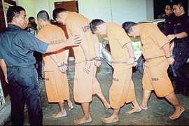 CĐV Việt Nam bị đánh: LĐBĐ châu Á điều tra fan cuồng Malaysia