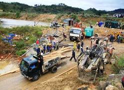 Sập hầm thủy điện Đạ Dâng: Nước trong hầm đang dâng lên