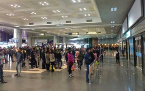 Máy bay Vietnam Airlines bất ngờ đổi hướng: Nhiều người sợ hãi bỏ hành trình