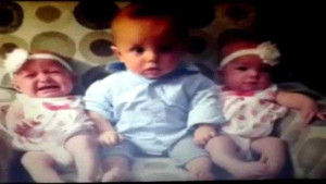 Phì cười clip cậu bé 'choáng nặng' khi lần đầu gặp 2 bé sinh đôi