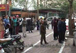 Clip: Một phụ nữ rơi từ tầng 7 tử vong ở Hà Nội