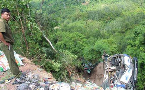 Xe của Bộ Quốc phòng lao xuống vực, 5 người tử vong