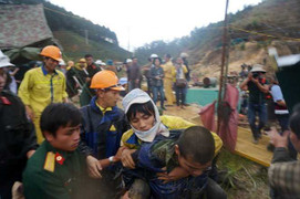 Nghe các công nhân kể lại những ngày ở hầm Đạ Dâng