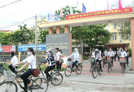 Kỷ luật hiệu trưởng THPT Cao Thắng