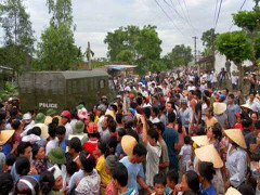 4 cẩu tặc bị cả làng vây đánh thương vong