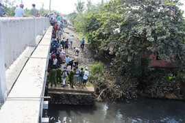 Thi thể người đàn ông nổi trên sông Gò Công