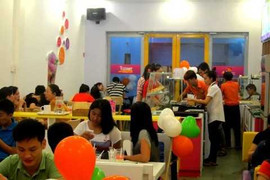 Quán lạ Sài thành, khách hôn nhau được ăn miễn phí