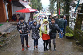 Du khách đổ xô lên Sa Pa chờ ngắm tuyết