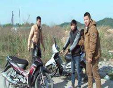 Đi chơi với bạn gái bị chọc ghẹo, ra tay giết người