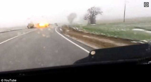 Video: Sét đánh nổ tung xe ô tô chạy trốn cảnh sát