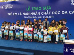 Quỹ sữa 'Vươn cao Việt Nam' chung tay xoa dịu nỗi đau da cam ở Thái Bình