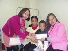 Hơn 10 triệu đồng đến với cháu bé bị đốt 2 chân