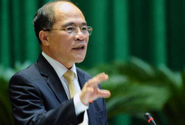 Chủ tịch Quốc hội: ‘Đã có thẻ nhà báo, sao còn đòi giấy giới thiệu?’