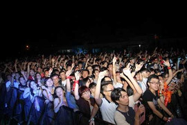 MobiFone RockStorm7 - Hơn 5000 khán giả Biên Hòa cháy cùng Hào khí đông A