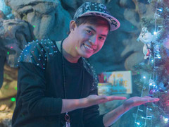 Học trò Hà Hồ chơi trội khi đem siêu xe vào MV mới