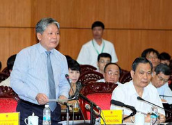 Bộ trưởng Tư pháp lo ngại 'phép vua thua lệ làng'